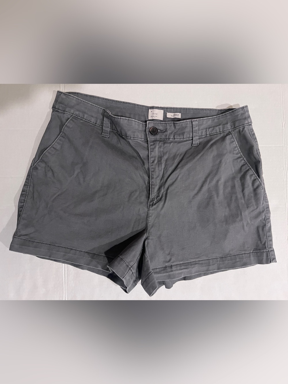a new day Shorts Women’s 12 Gray Chino 3”Inseam Stretch Pockets Summer Classic